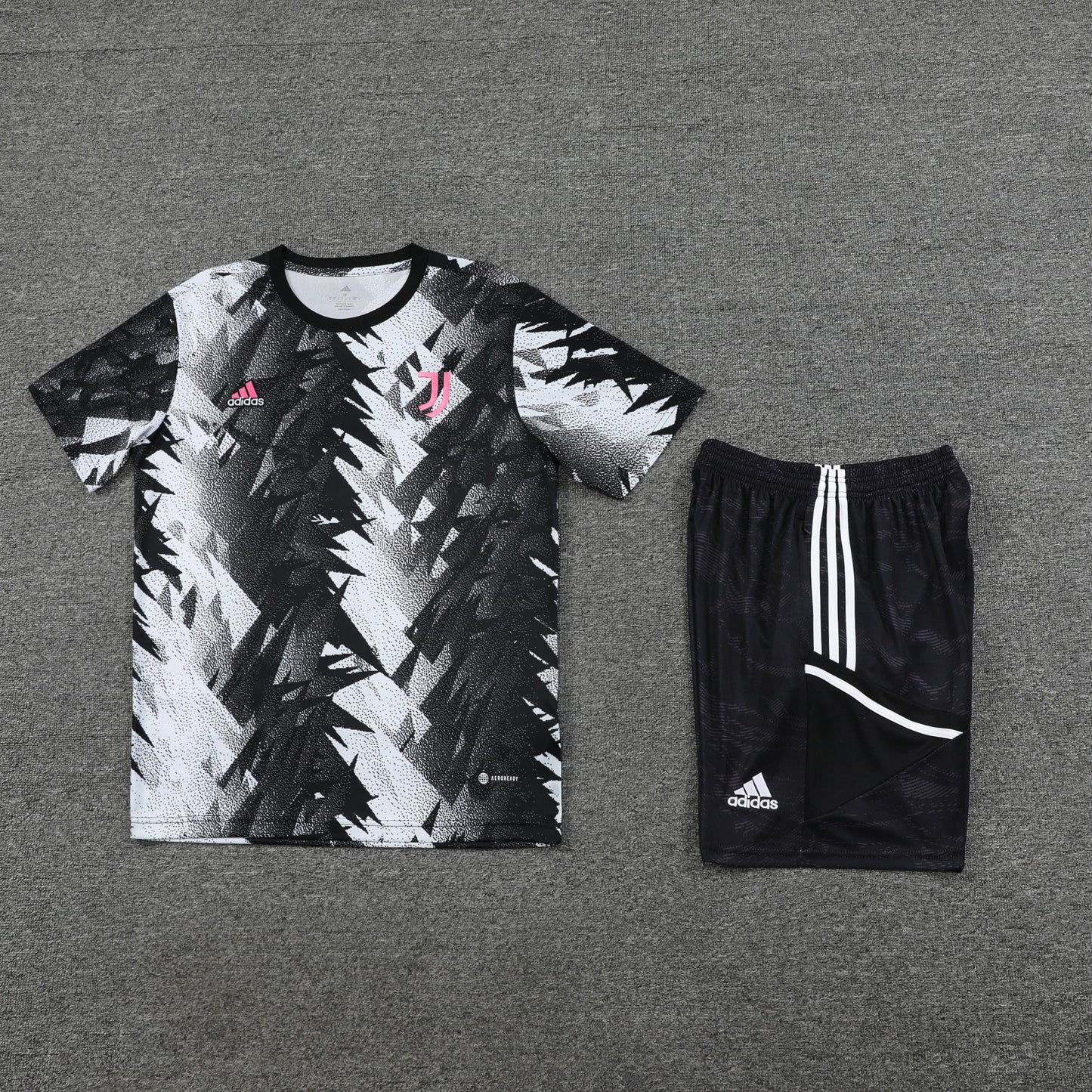 Juventus Entrenamiento Negra 2023/24 Versión Fan